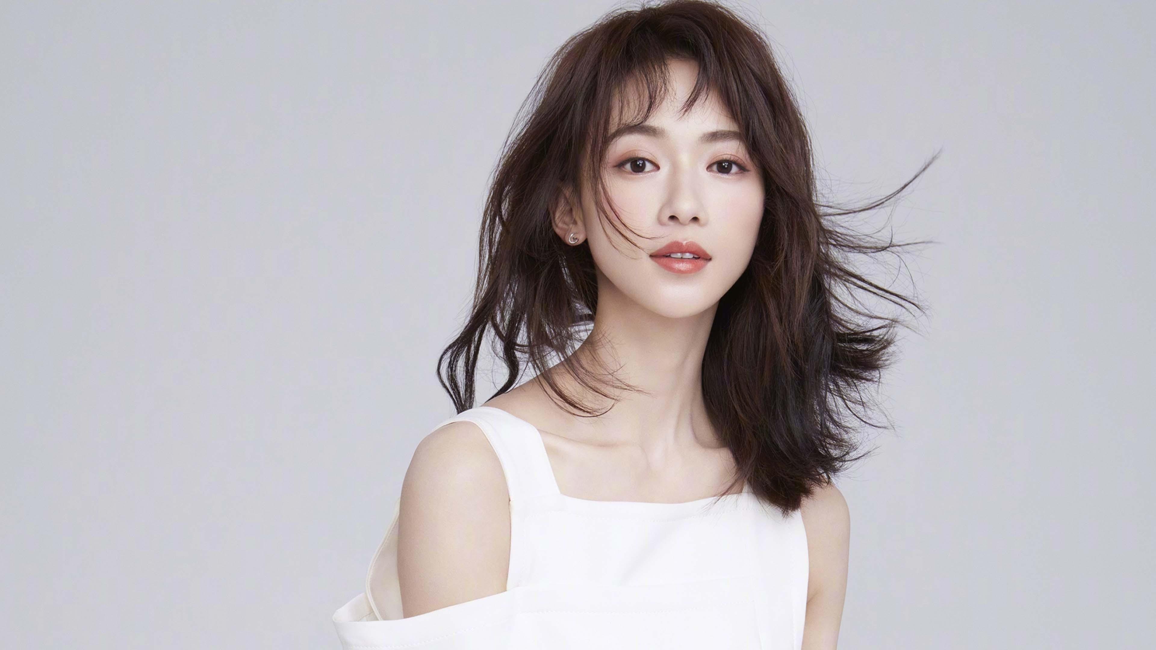 开云中国官网-2019年总决赛第六场：勇士在主场迎战热火，库里在关键第四节连续投中两记三分，带队成功逆转，夺得队史第四个总冠军。